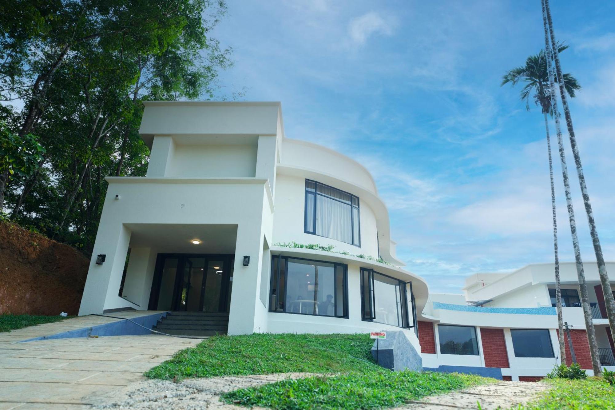 Serene Aqua Hills Kozhikode Hotel Mennanyam Exterior photo